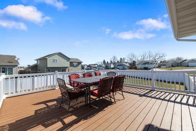 2700 Heritage Ct, Minot, ND 58703