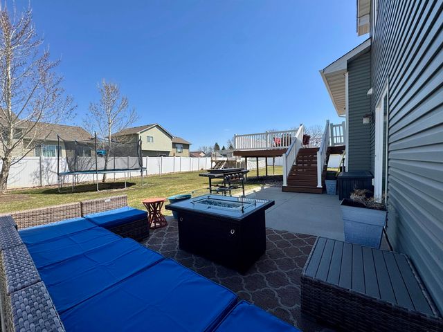 2700 Heritage Ct, Minot, ND 58703