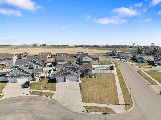 2700 Heritage Ct, Minot, ND 58703
