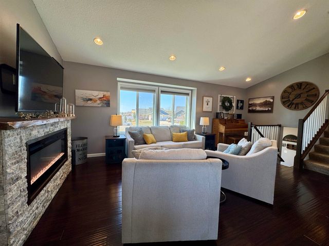 2700 Heritage Ct, Minot, ND 58703