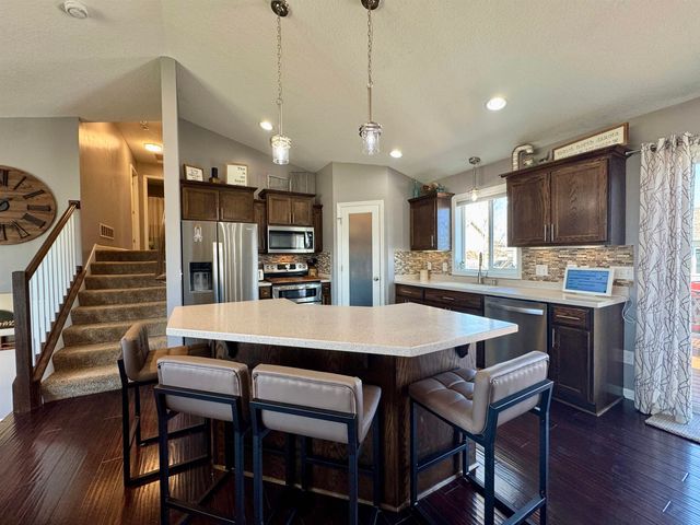 2700 Heritage Ct, Minot, ND 58703