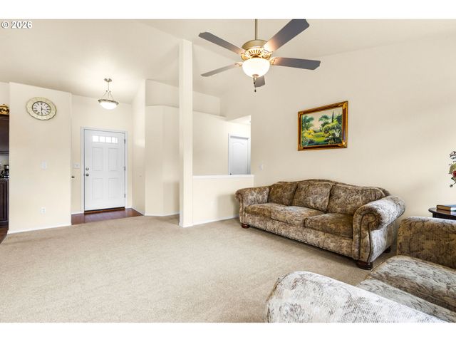 3090 REED Ave, Woodburn, OR 97071