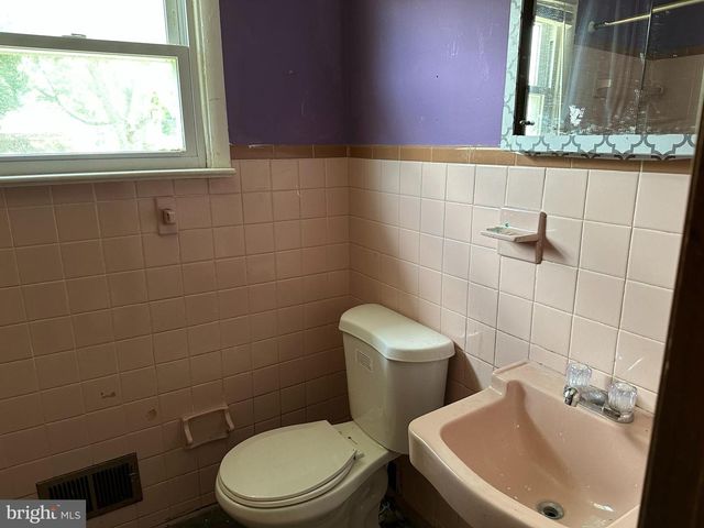 21 LOOMIS AVE, Hamilton, NJ 08610