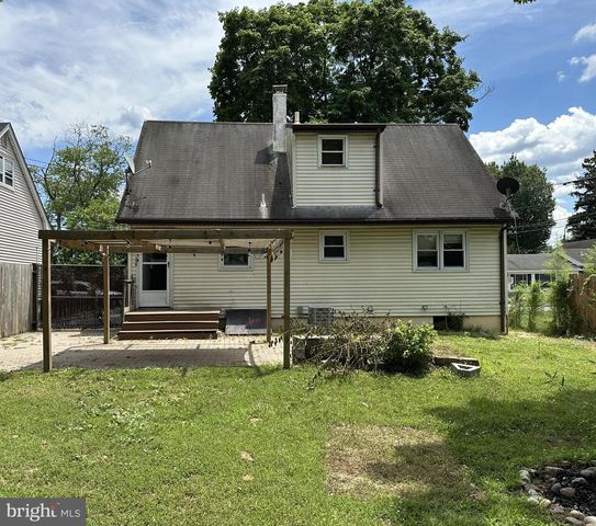 21 LOOMIS AVE, Hamilton, NJ 08610