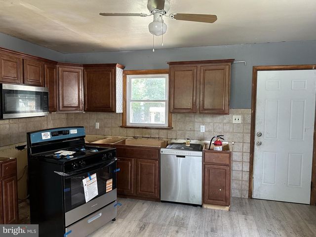 21 LOOMIS AVE, Hamilton, NJ 08610