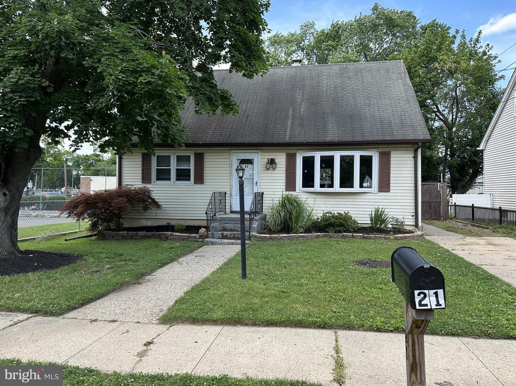 21 LOOMIS AVE, Hamilton, NJ 08610
