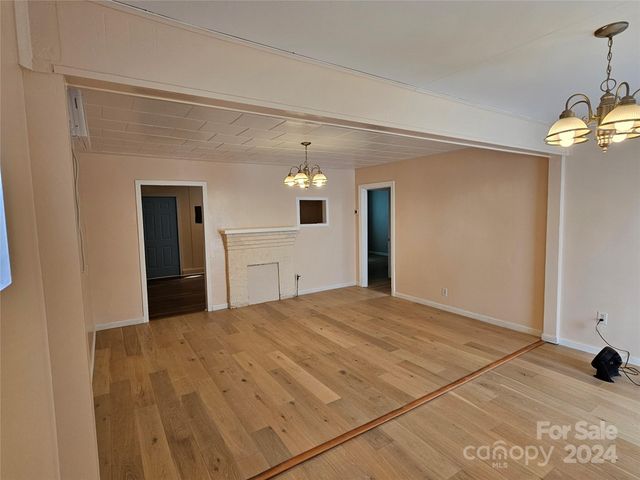 145 33rd Street SW, Hickory, NC 28602
