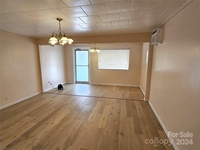 145 33rd Street SW, Hickory, NC 28602