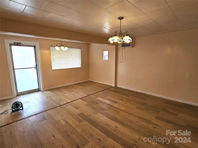145 33rd Street SW, Hickory, NC 28602