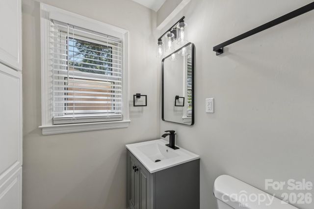 3414 Winterfield Place, Charlotte, NC 28205