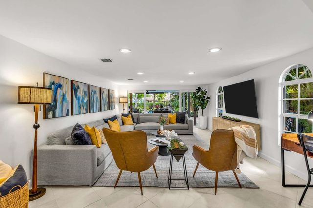 2004 NE 17th Way, Fort Lauderdale, FL 33305