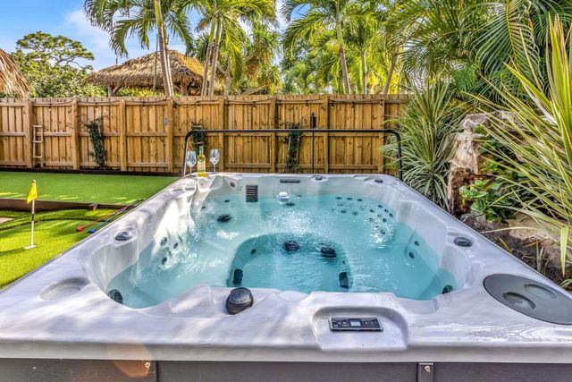 2004 NE 17th Way, Fort Lauderdale, FL 33305