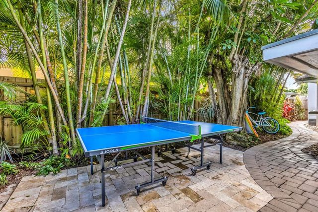 2004 NE 17th Way, Fort Lauderdale, FL 33305