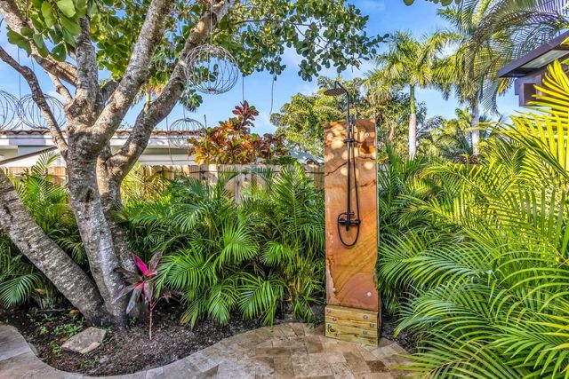 2004 NE 17th Way, Fort Lauderdale, FL 33305