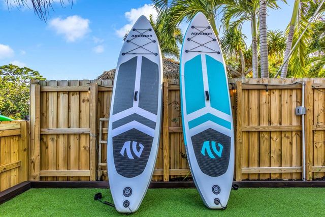 2004 NE 17th Way, Fort Lauderdale, FL 33305