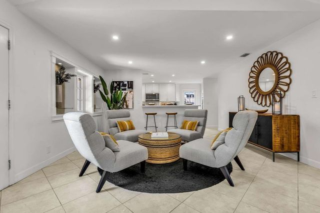 2004 NE 17th Way, Fort Lauderdale, FL 33305