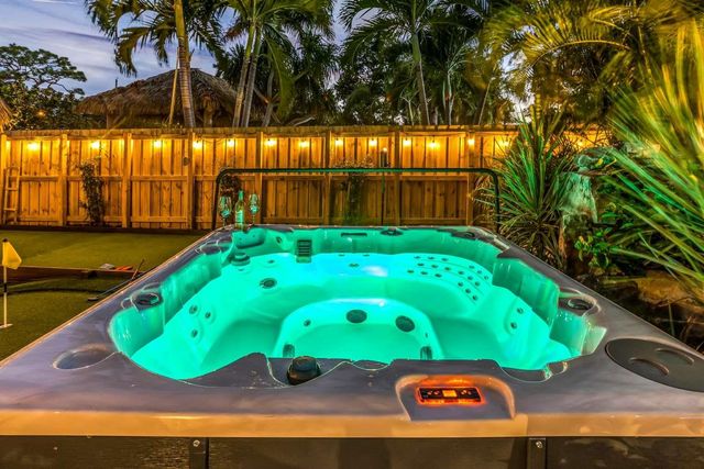 2004 NE 17th Way, Fort Lauderdale, FL 33305