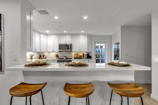 2004 NE 17th Way, Fort Lauderdale, FL 33305