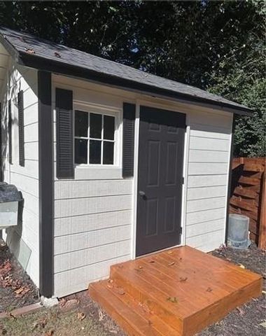 302 Old Ivy Road NE, Atlanta, GA 30342