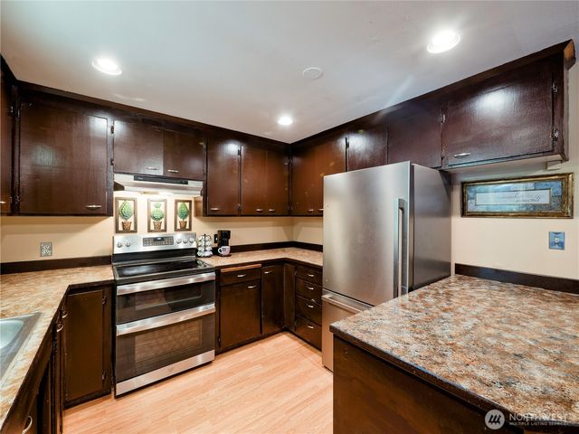 30443 3rd Avenue S, Federal Way, WA 98003