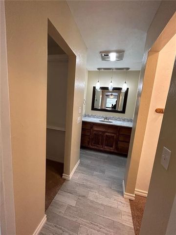 908 East Drive, Edmond, OK 73034