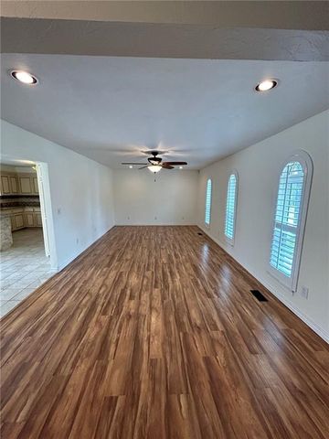 908 East Drive, Edmond, OK 73034