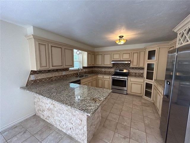 908 East Drive, Edmond, OK 73034