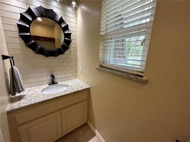 908 East Drive, Edmond, OK 73034