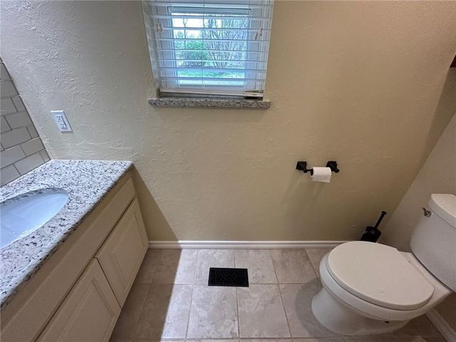 908 East Drive, Edmond, OK 73034