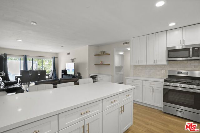 20243 Valerio Street, Winnetka (los Angeles), CA 91306