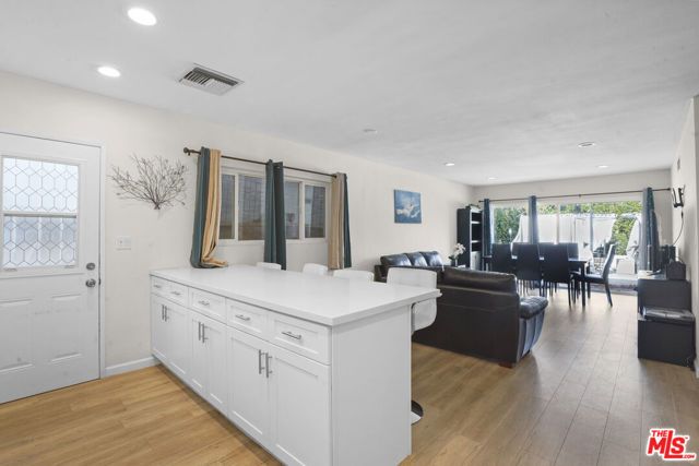 20243 Valerio Street, Winnetka (los Angeles), CA 91306