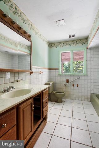 6122 YORK RD, Spring Grove, PA 17362