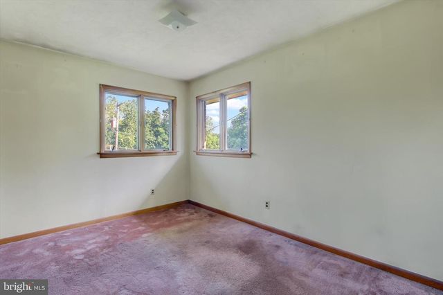 6122 YORK RD, Spring Grove, PA 17362