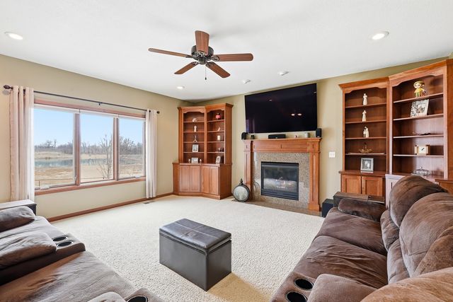 2508 Hemel Drive, Pella, IA 50219