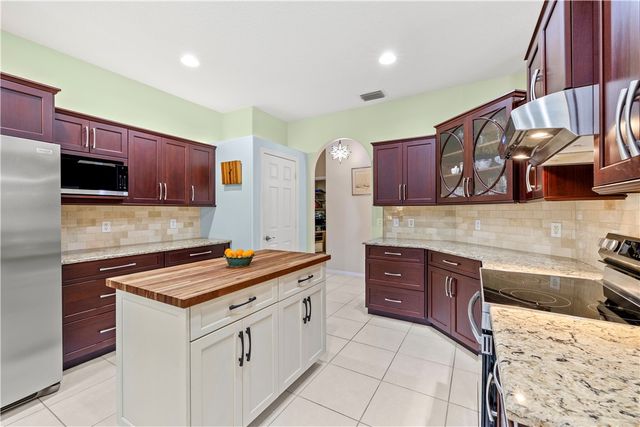 3315 65th Avenue, Vero Beach, FL 32966