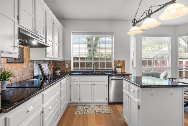 2009 Brook Lane, Flower Mound, TX 75028