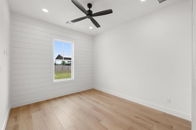112 Court Side Drive, Snook, TX 77879