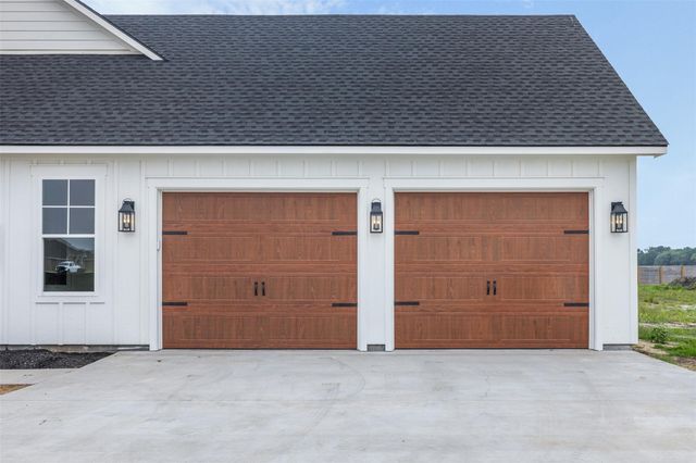 112 Court Side Drive, Snook, TX 77879