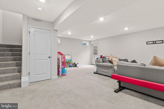 35 HICKORY RIDGE CIR, York, PA 17404