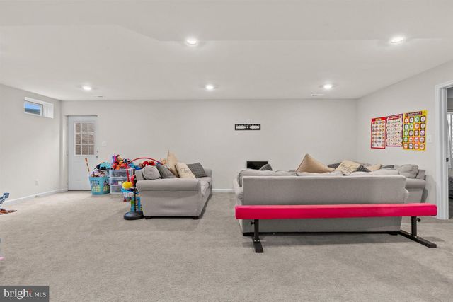 35 HICKORY RIDGE CIR, York, PA 17404