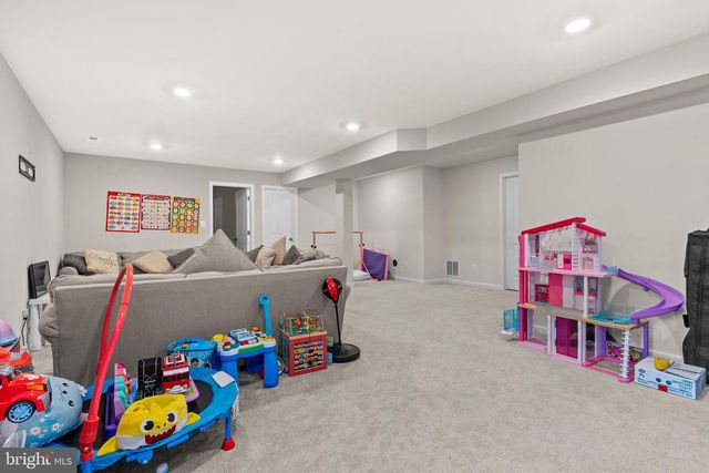 35 HICKORY RIDGE CIR, York, PA 17404