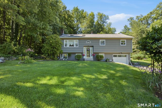 21 Upson Drive, Oxford, CT 06478