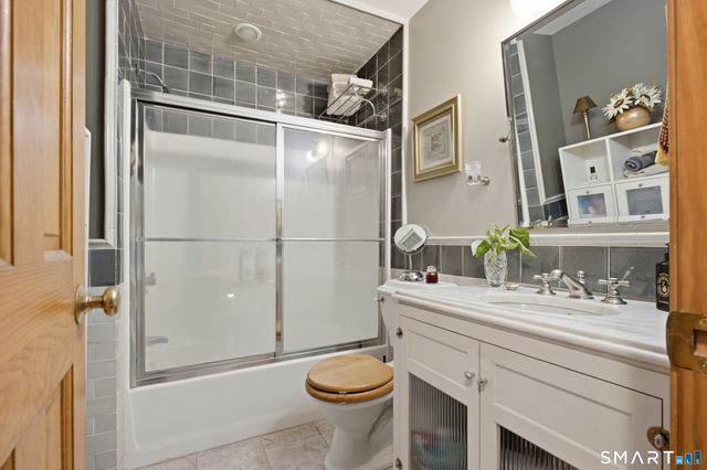 21 Upson Drive, Oxford, CT 06478