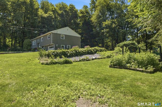 21 Upson Drive, Oxford, CT 06478