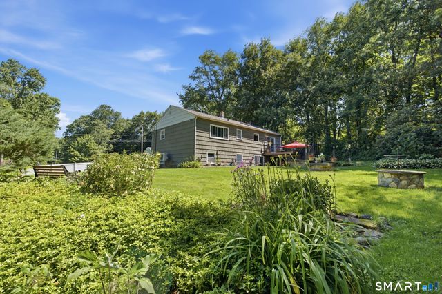 21 Upson Drive, Oxford, CT 06478