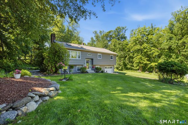 21 Upson Drive, Oxford, CT 06478