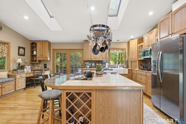 21 Upson Drive, Oxford, CT 06478