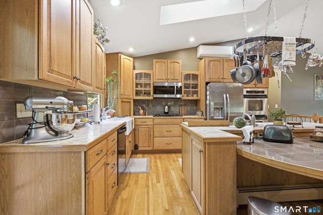 21 Upson Drive, Oxford, CT 06478