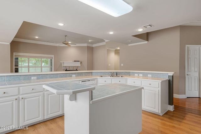 510 Kings Cove Circle, Lafayette, LA 70508