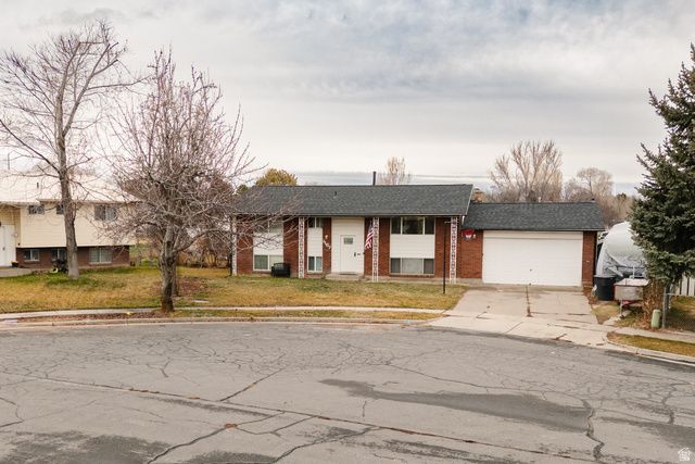 1167 W 2100 N, Clinton, UT 84015